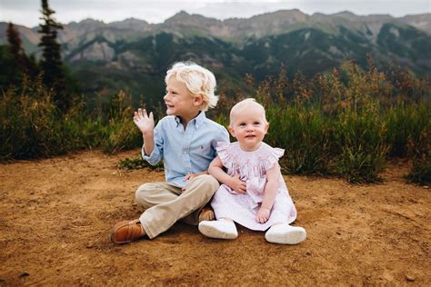 telluride family photographer <u> Hi, I'm Wren Nichole! I am a Telluride local photographer and I love exploring my backyard in the San Juan Mountains, chasing sunsets and the best views</u>
